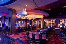 silva4d platform overview showing live-dealer tables, slot games, sportsbook, and esports markets